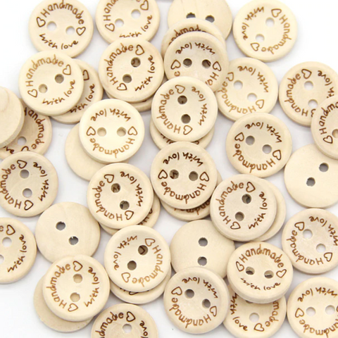 Bouton en bois "Handmade w. Love" en différentes tailles (paquet de 5)
