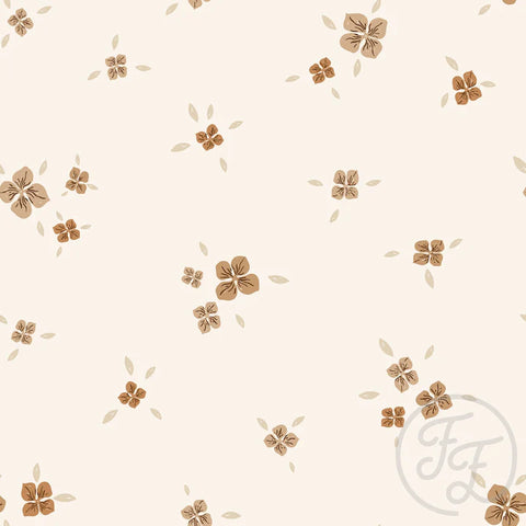 Family Fabrics /Musselin „Frisky Flowers & Petals”