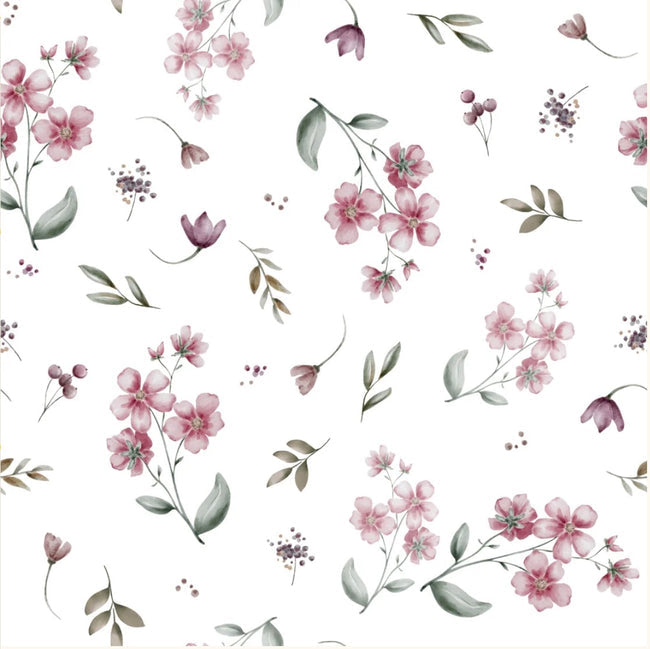 Blumenstoff mit rosa Blüten und grünen Blättern auf hellem Grund
